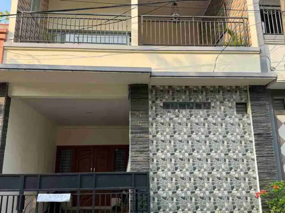 Dijual Rumah Lingkungan Bebas Banjir di Graha Raya