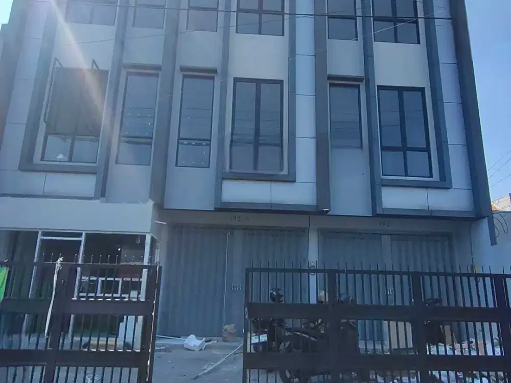 Ruko 3 Lantai Raya Tambak Rejo