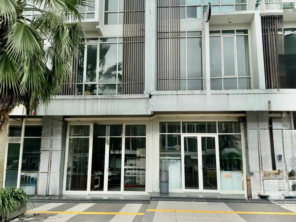 DISEWAKAN RUKO NORTHWEST CITRALAND 3 LANTAI KOSONGAN