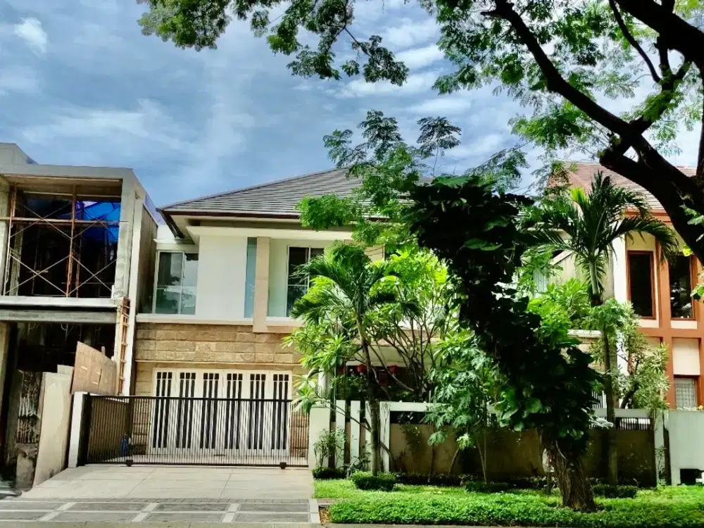 JUAL SEWA RUMAH ROYAL RESIDENCE LUAR CLUSTER PRIVATE POOL WIYUNG