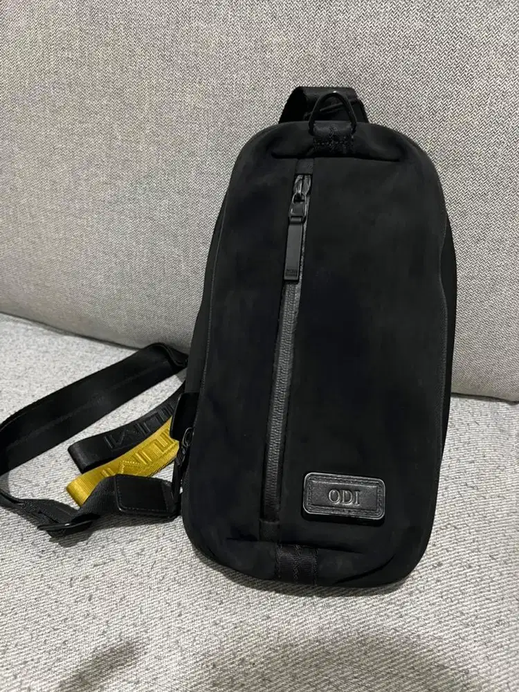 T U M I Lookout Expandable Sling