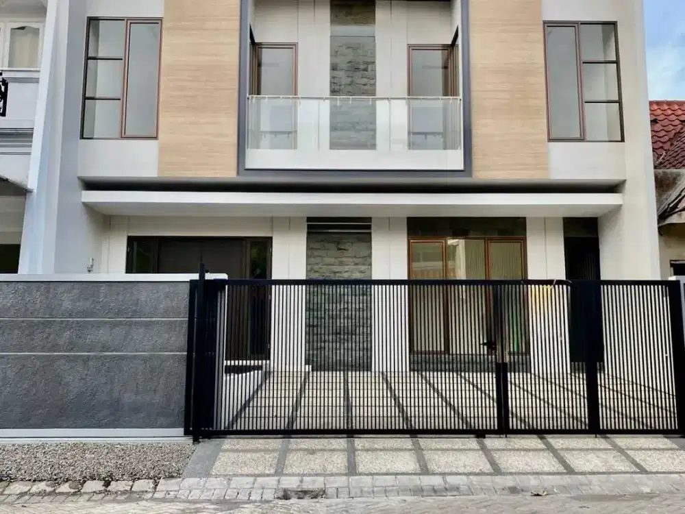 DIJUAL RUMAH INTERNATIONAL VILLAGE CITRALAND 4KT BARU MODERN DKT GWALK