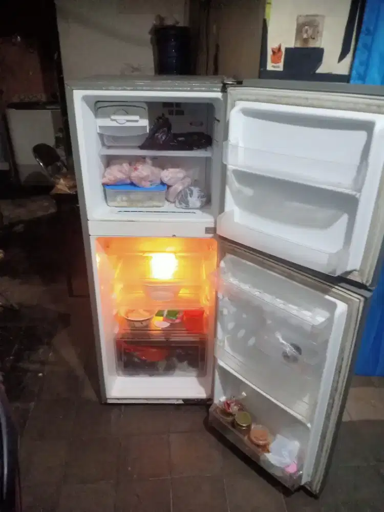 Jual kulkas LG 2 pintu no frost tanpa bunga es mesin ori bisa di antar