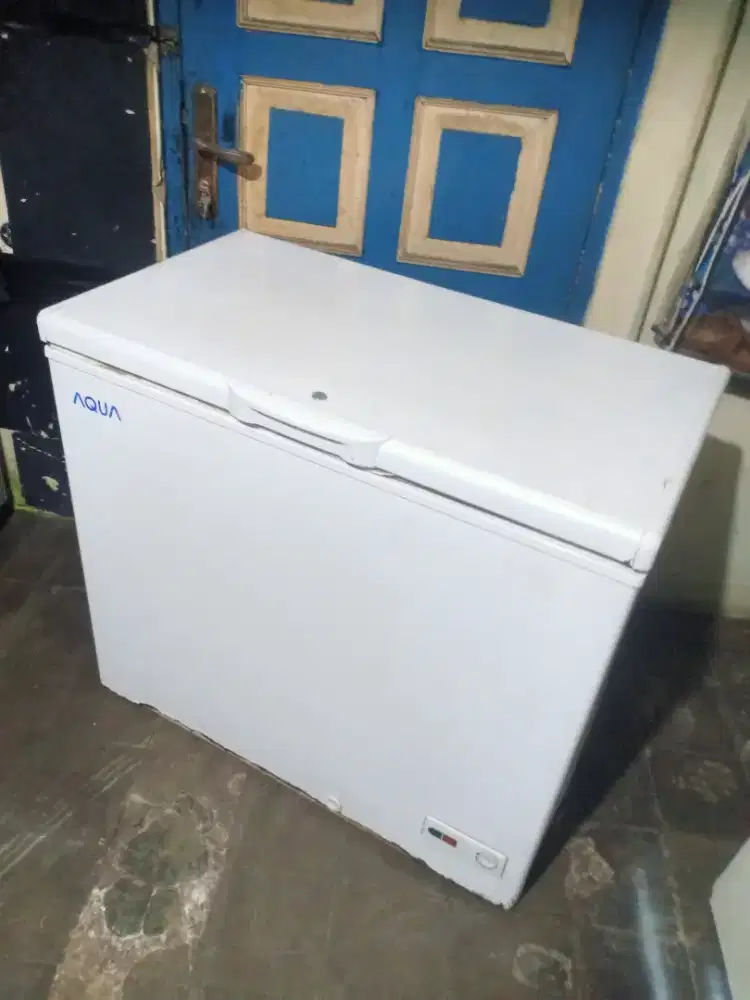 Jual frizer BOK merk AQUA 200 L  Dingin dan beku normal bisa diantar