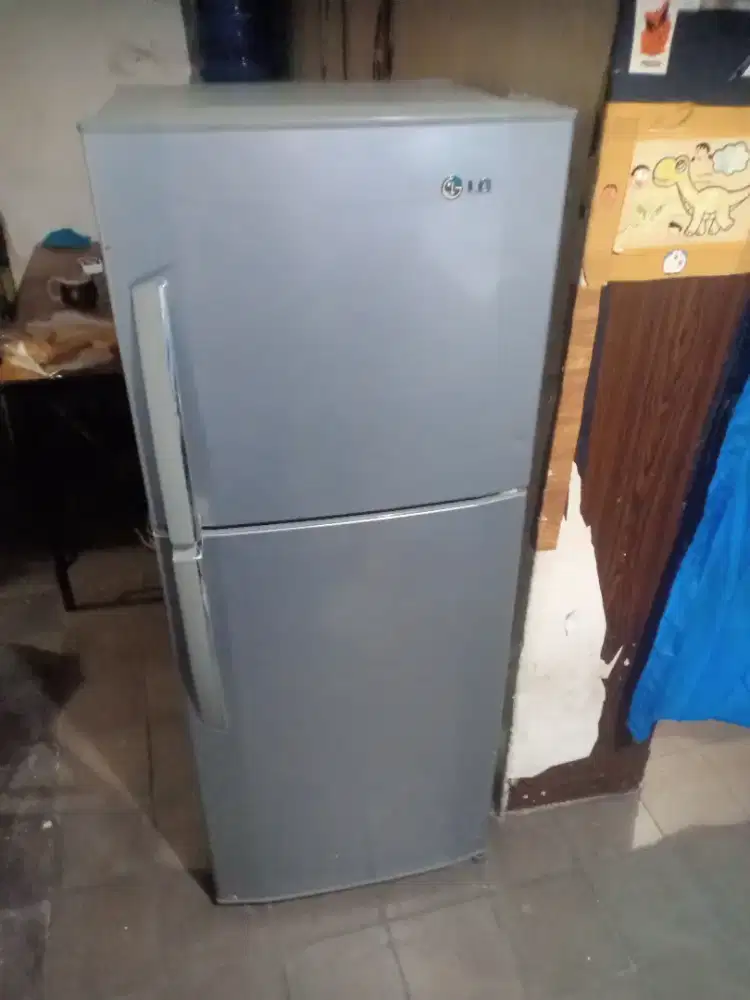 Jual kulkas LG 2 pintu no frost tanpa bunga es mesin ori bisa diantar