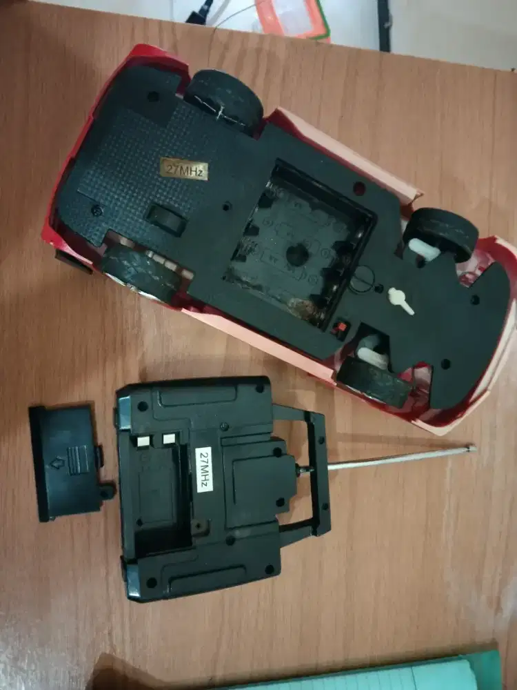 Mainan Mobil RC V8 Sport 27MHz - Rusak