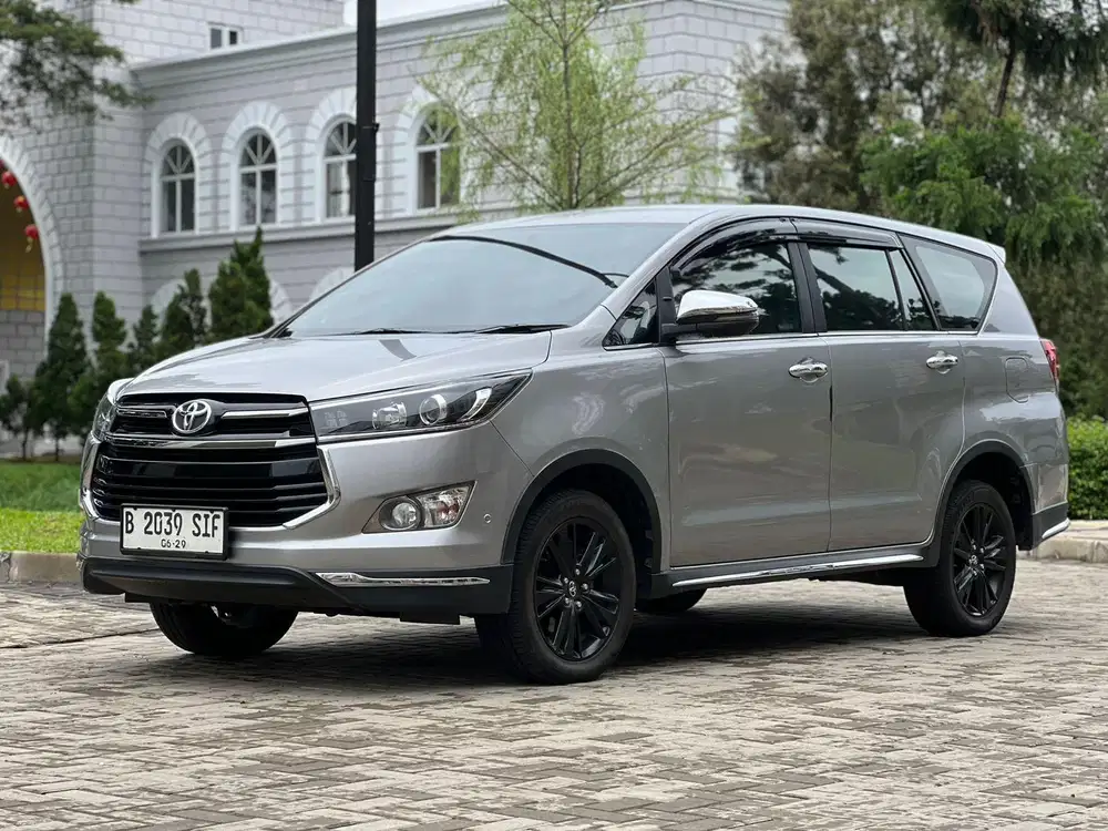 Toyota Innova Venturer 2.4 Diesel AT 2019