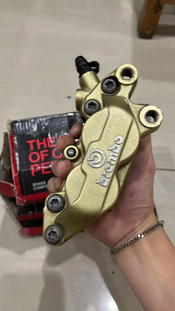 Kaliper Brembo 2p bagian depan belakang