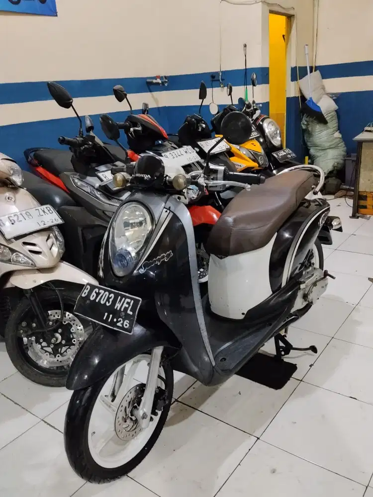 Di jual cepat Honda Scoopy karbu 2011