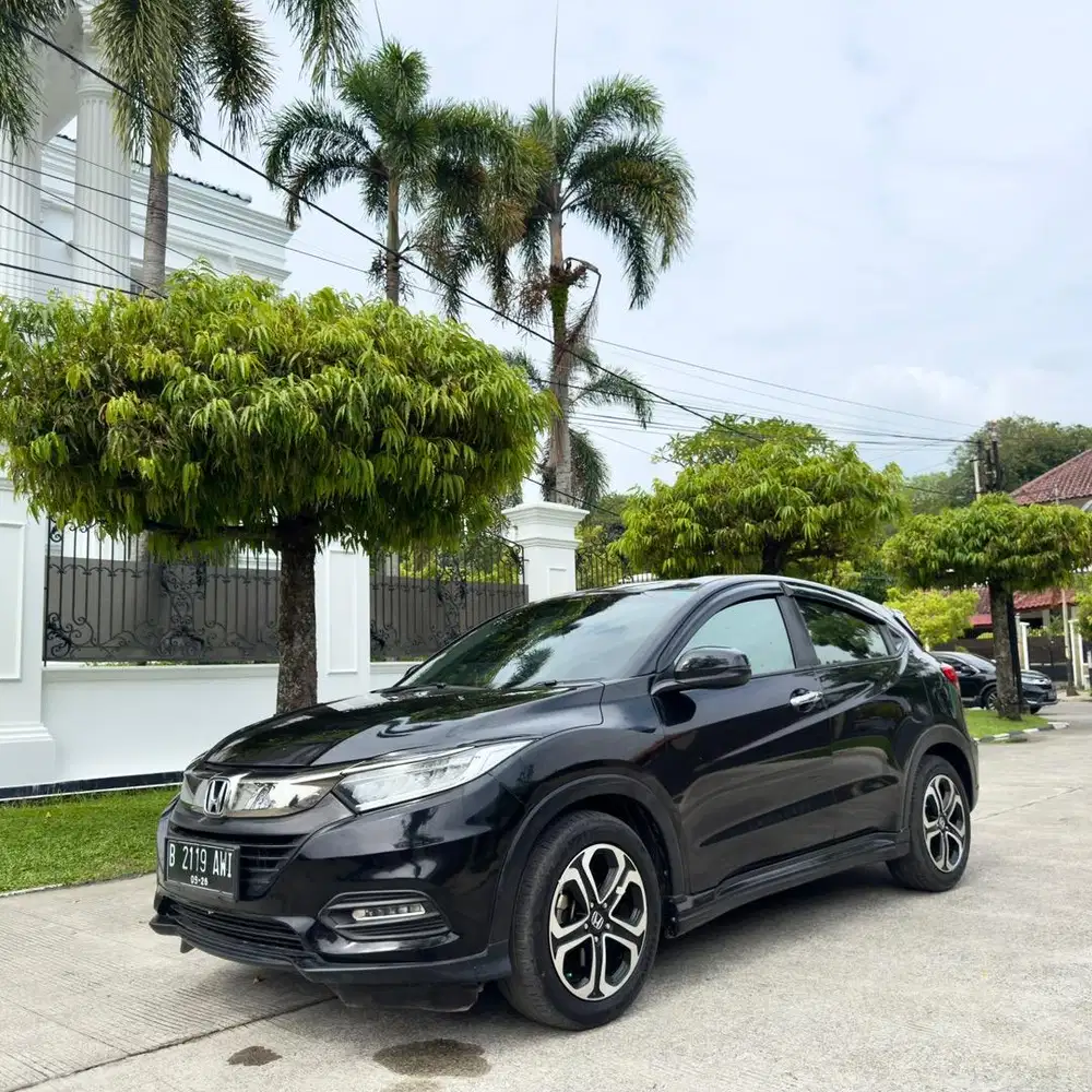 Honda hrv se matic 2021 (dp 30 jt)