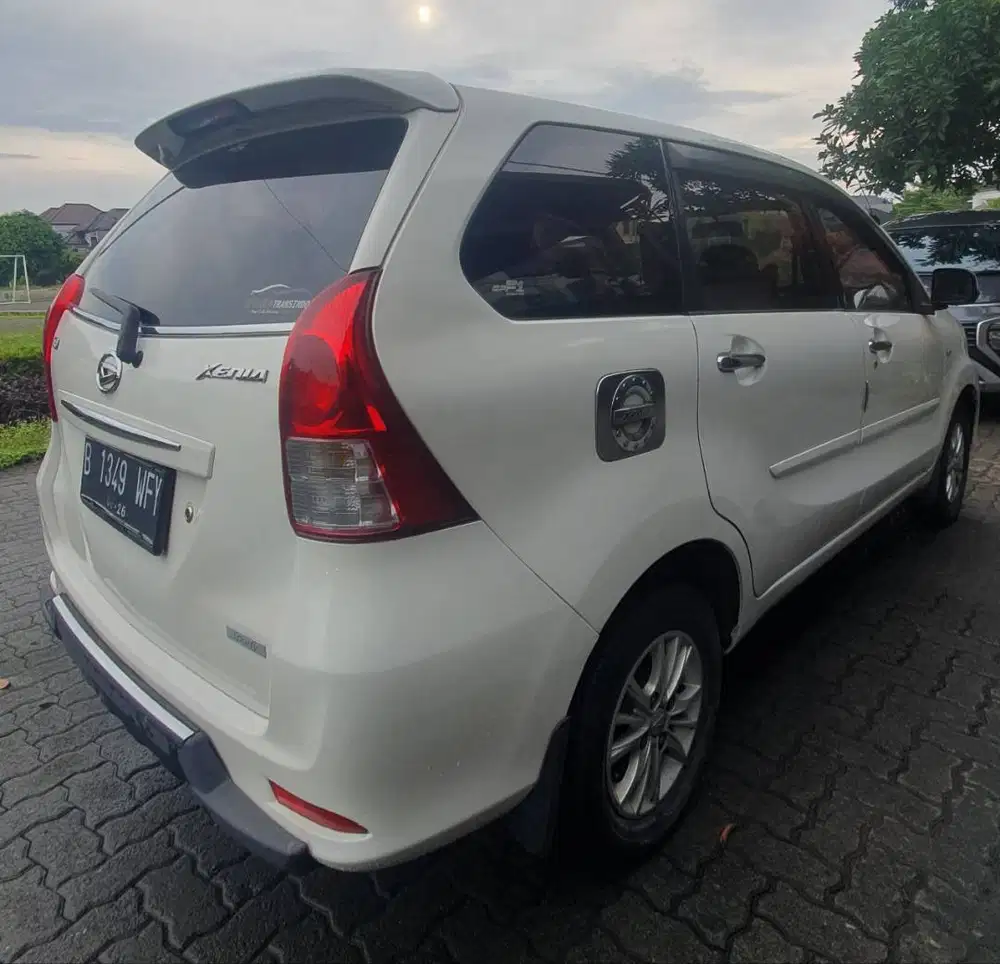 Xenia Sporty 2012 Putih