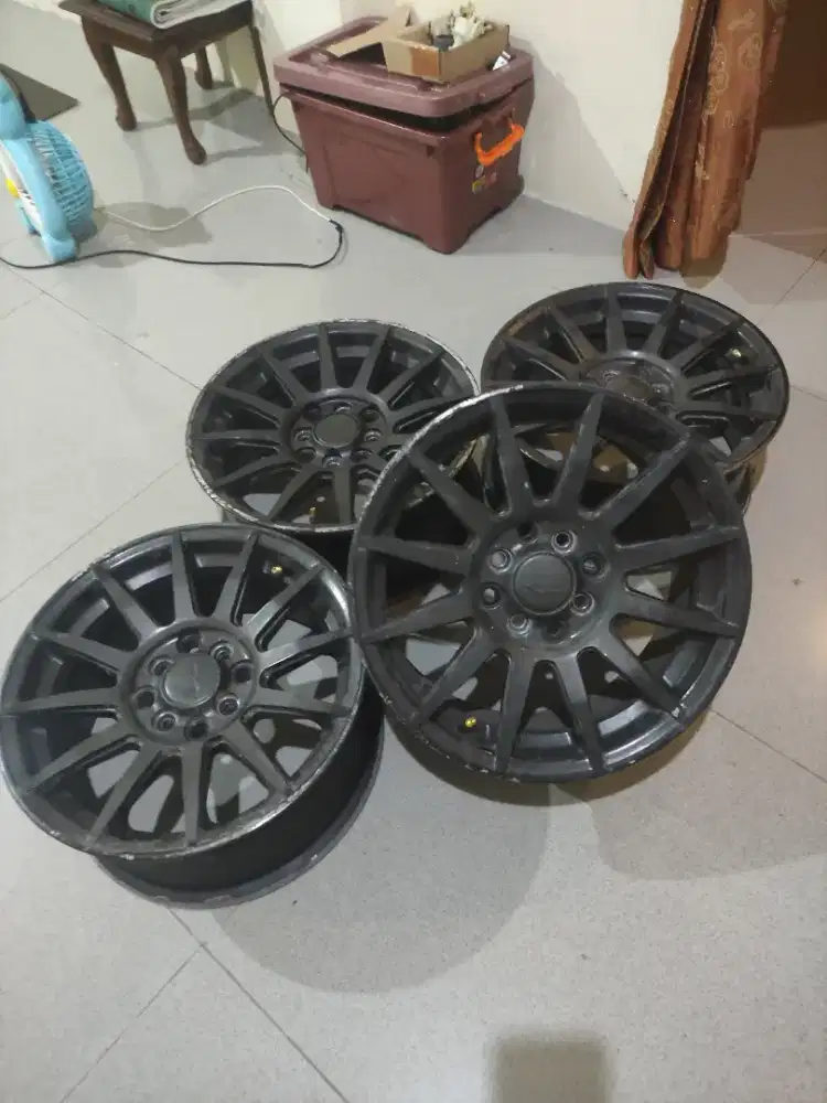 Vleg R15 lobang baut 8 ET 35 lebar 6,5