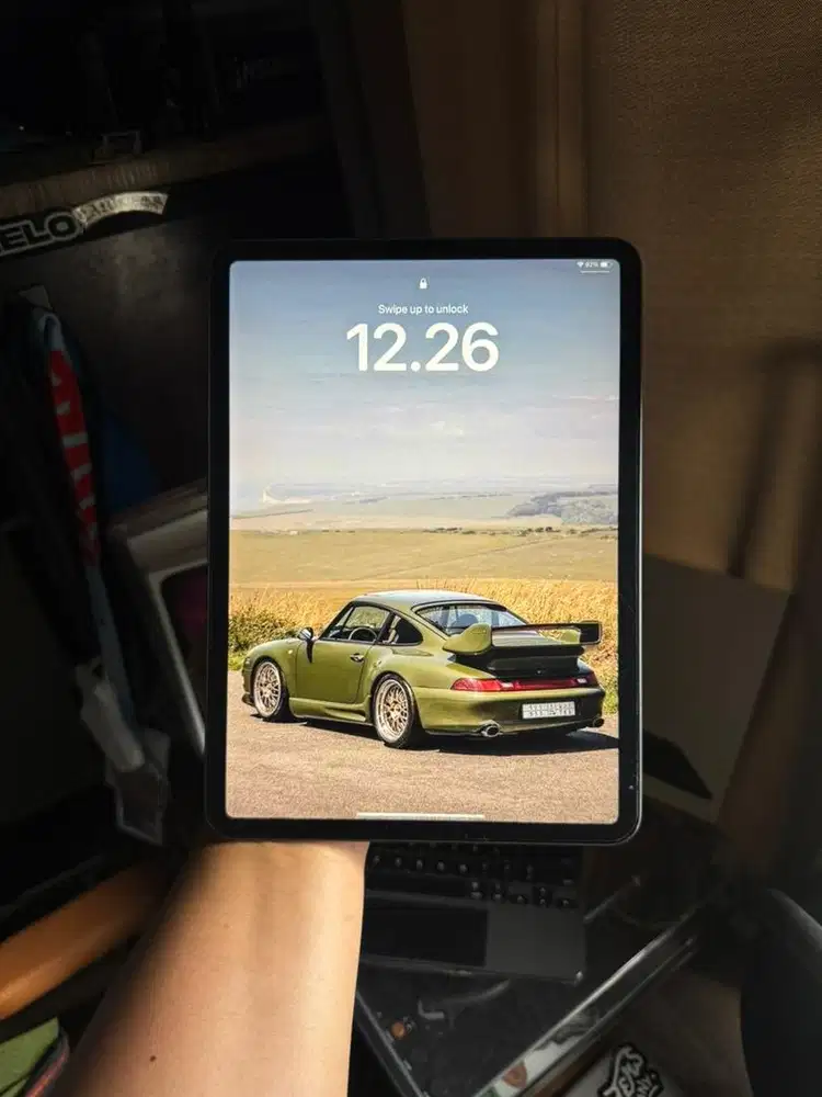 ipad pro gen 2 128gb wifi only ibox + apple magic keyboard