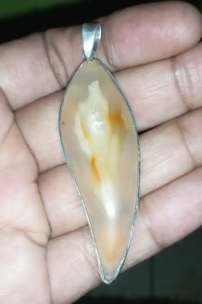 Liontin perak combong