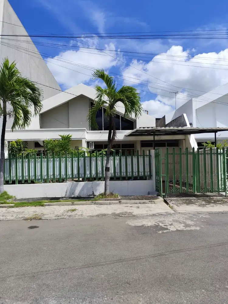 Di jual rumah siap huni terawat Kertajaya indah Timur
