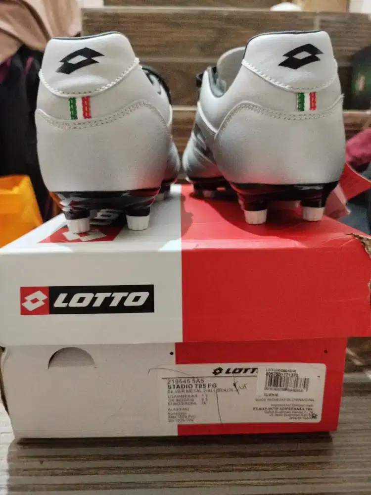 Sepatu bola Lotto original