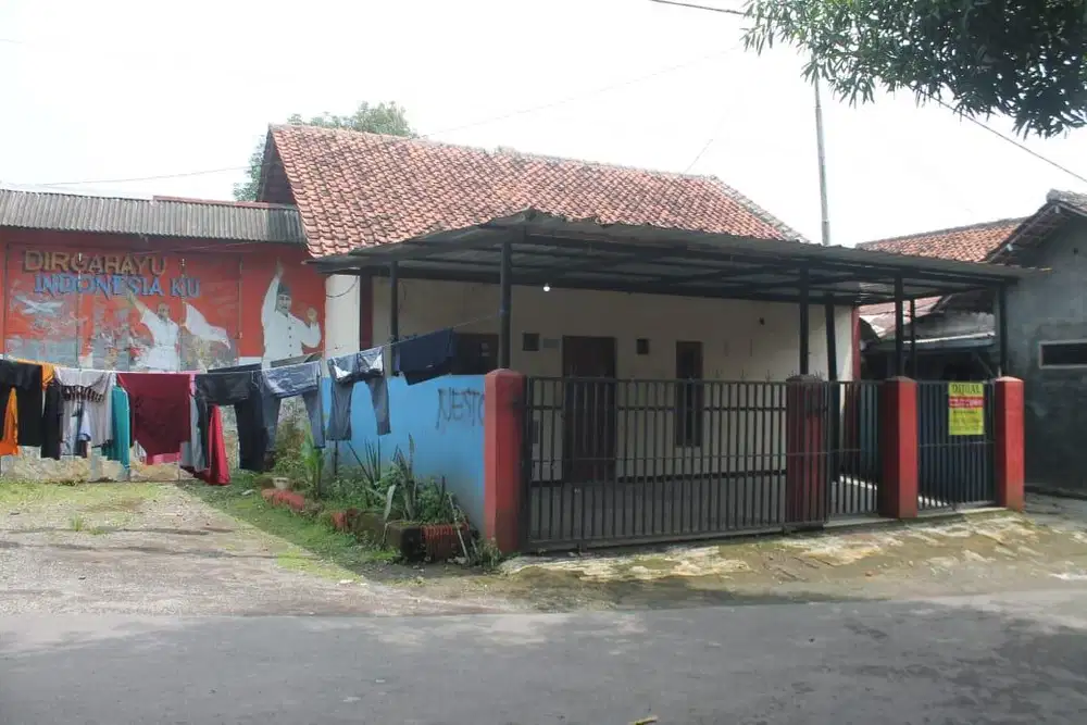 Dijual cepat! Rumah + Tanah Luas di Kadipaten, Majalengka