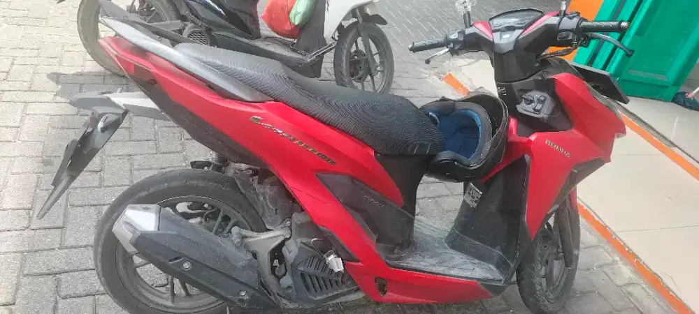 Dijual Vario 150 Berwarna Merah Maroon