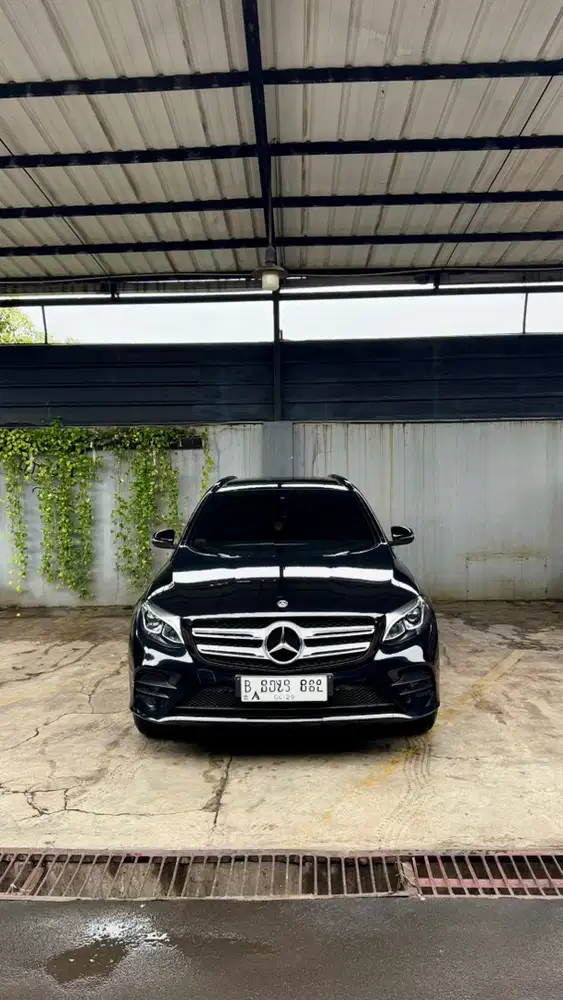 Mercedes Benz GLC 200 AMG Panoramic Sunroof Istimewa