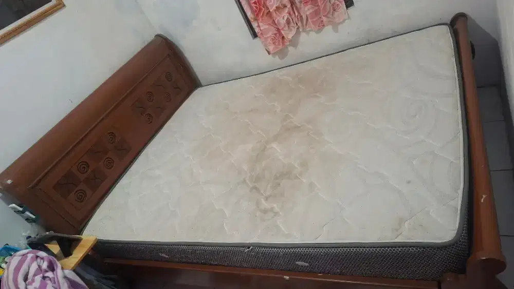 DIJUAL CEPAT DIPAN KAYU JATI SATU SET SPRINGBED COMFORTA TIPE QUEEN