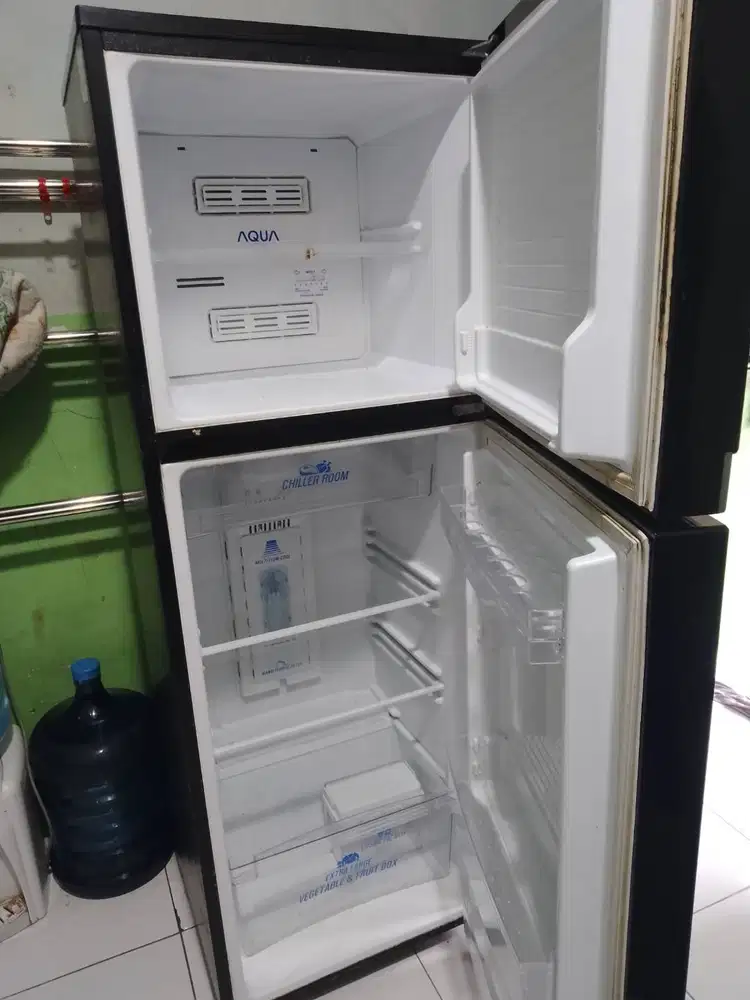 Jual aja Kulkas 2 pintu merk AQUA tipe AQR-D275R