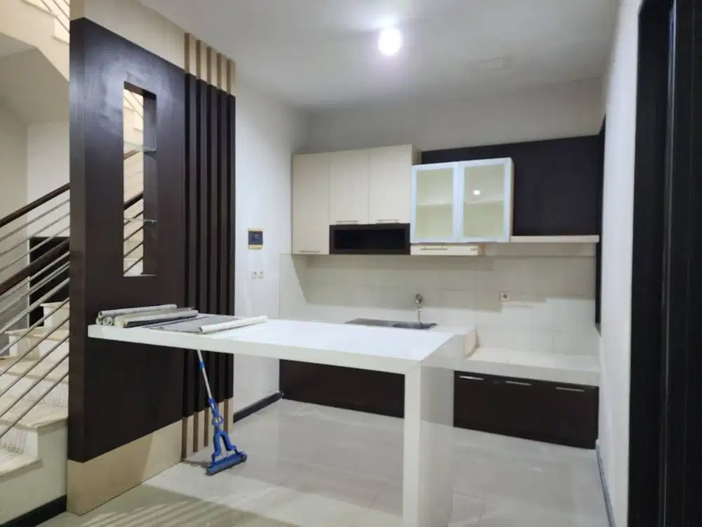 Dijual Rumah Pantai Mentari Siap huni,tinggal pasang AC dan bed