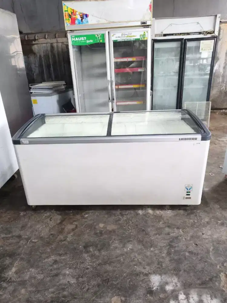 Freezer box sleding kaca LIEBHERR, kapasitas 483liter, mesin ori