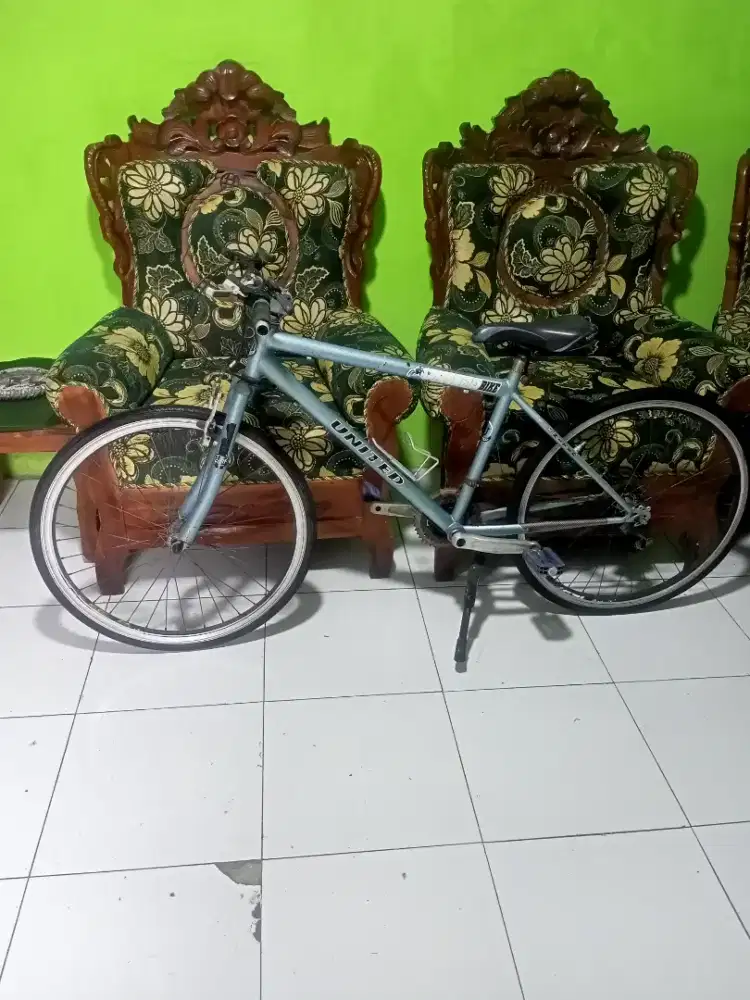 Sepeda dewasa merk united ban kecil