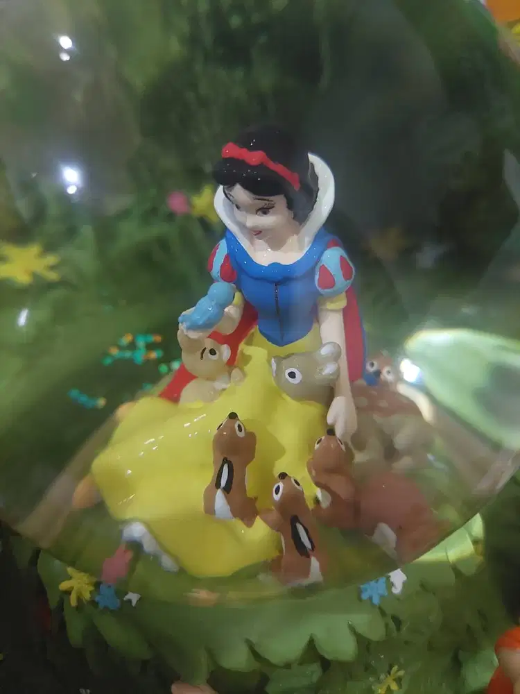Snow globe pajangan asli Disney Snow White baru new
