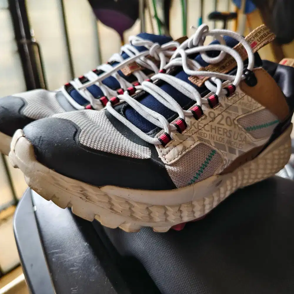 Skechers Monster size 43