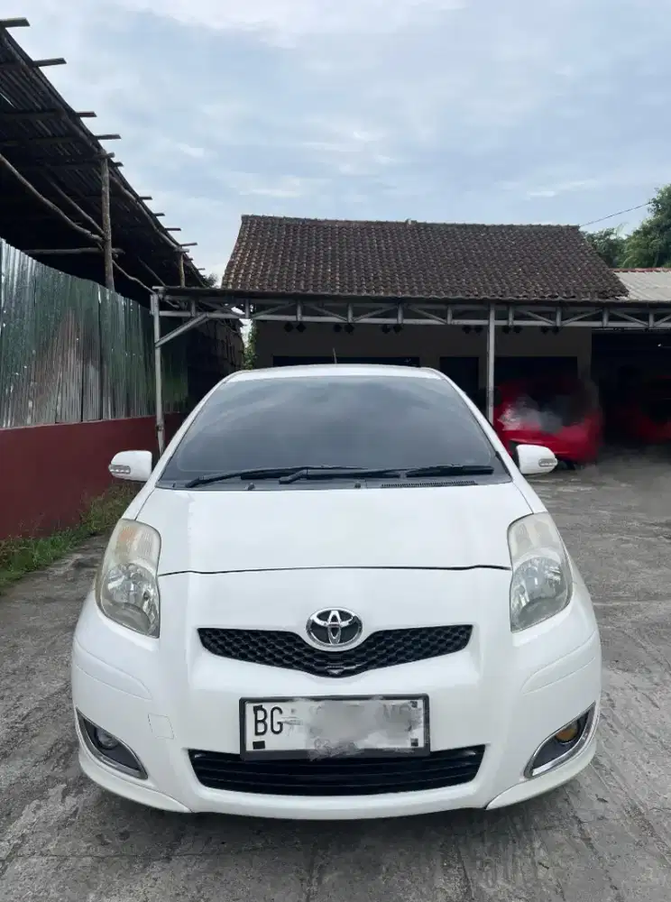 Yaris bakpao tipe E Manual Tahun 2011