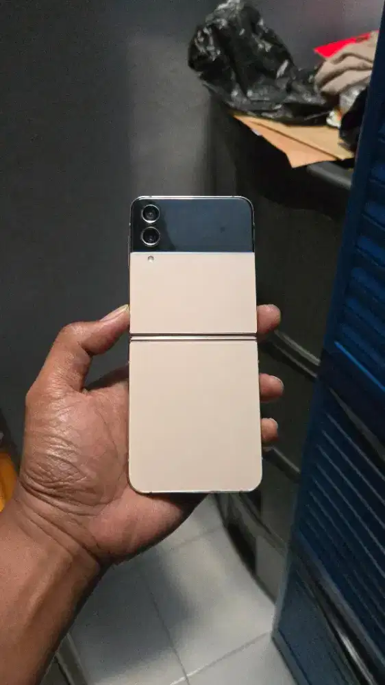 Samsung Z Flip 4 Gold 8/256 Ex Sein Batangan Minus