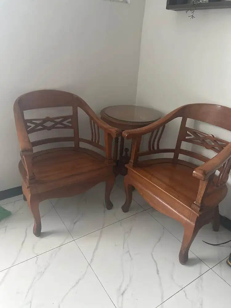 Kursi jati dan lemari sepatu