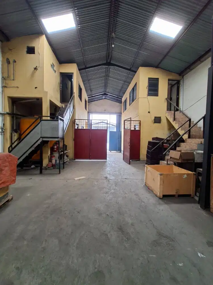 Gudang Favorite Margomulyo Permai