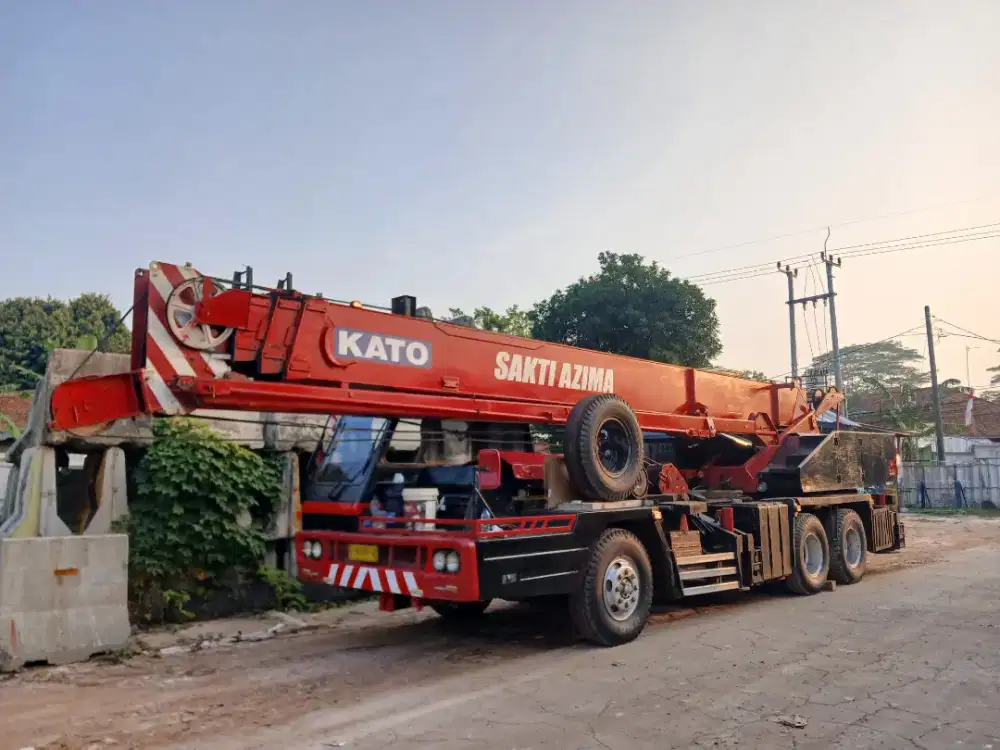 Mobile crane kato capasitas 25 ton tahun 96