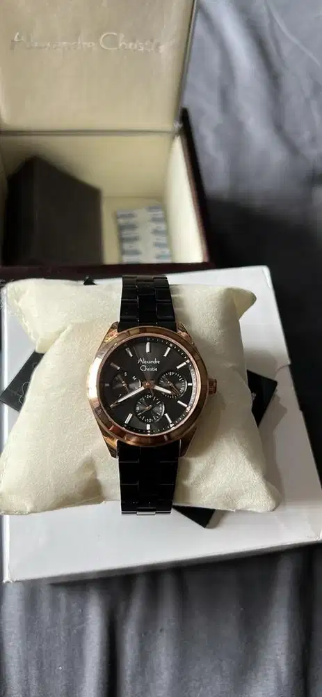 Jam tangan wanita merk alexandre christie