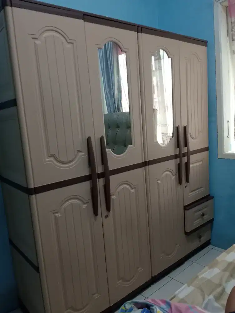 Lemari pakaian olymplast