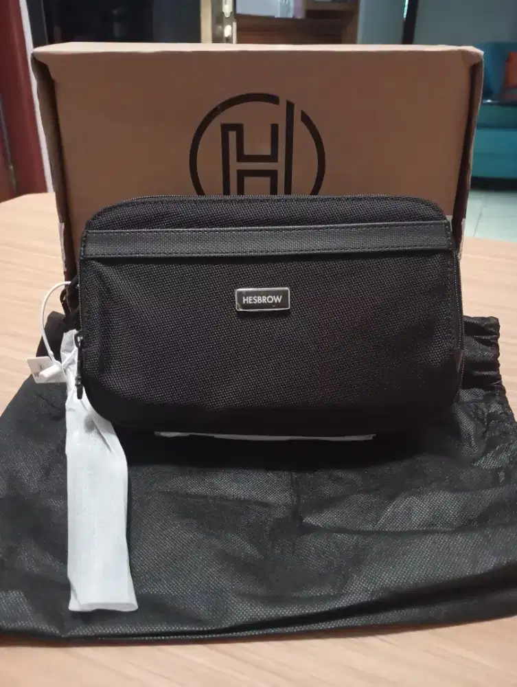 Hesbrow Vector Clucth