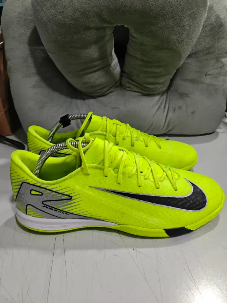 Nike Mercurial Vapor 16 Academy Volt Black ukuran 42.5