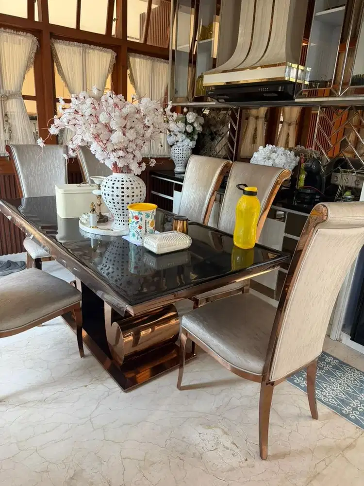 Meja makan set mewah