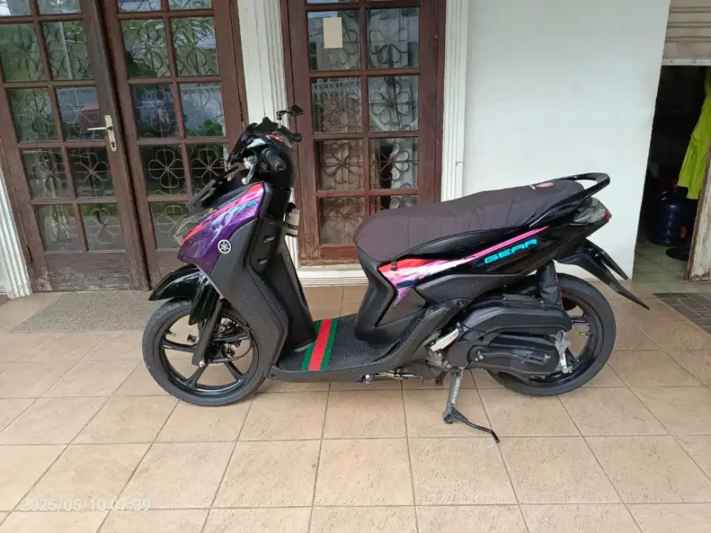Yamaha Gear 125 black purple