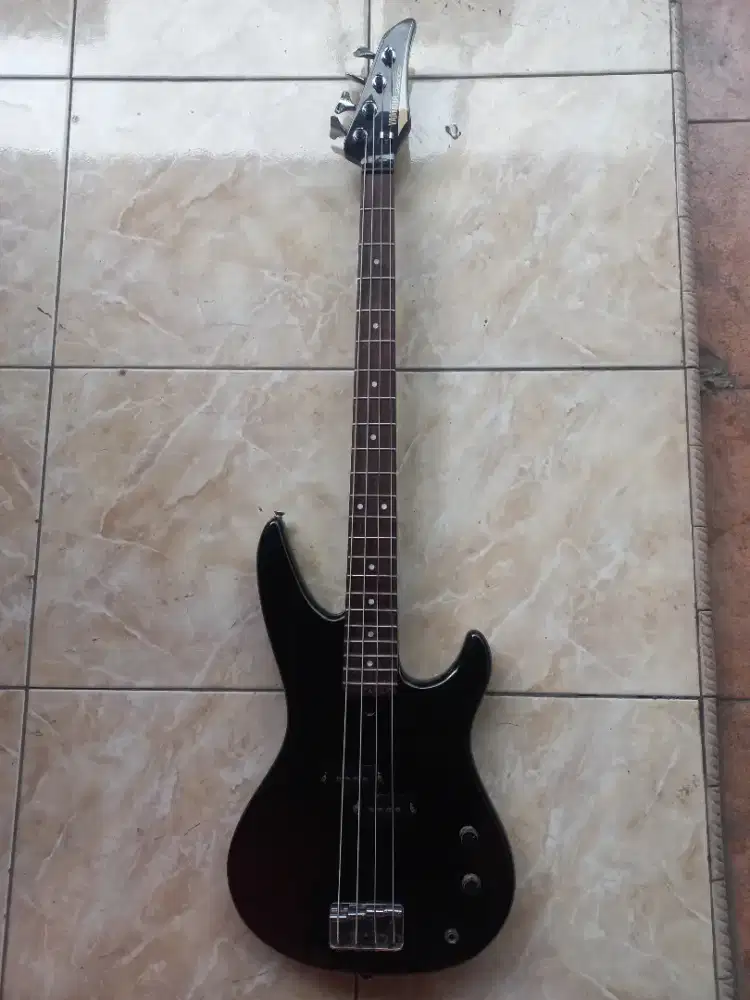 Bass gitar merk yamaha RBX100 asli original made in taiwan