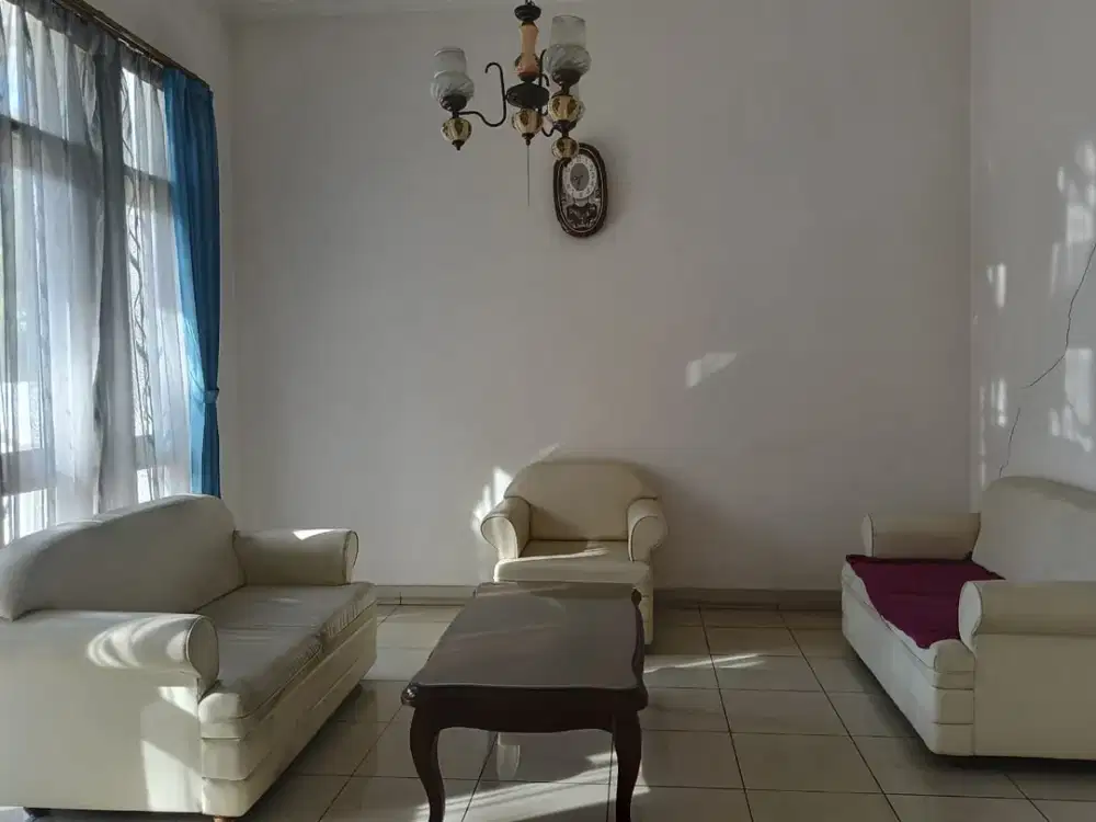 Dijual Rumah 3 Lantai Nyaman Siap Huni Minimalis Lokasi di Setra Duta Bandung