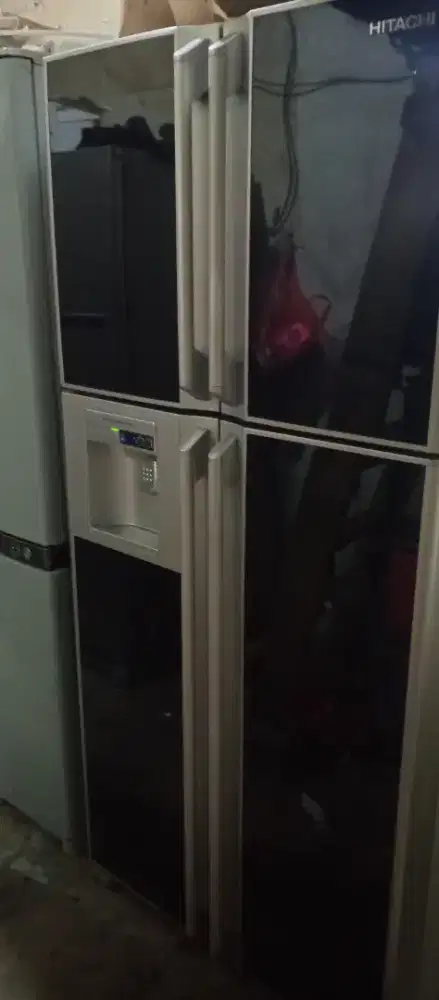 Kulkas 4 pintu hitachi