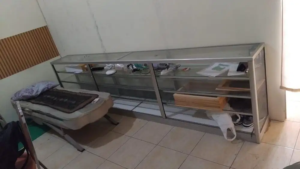 Etalase display barang kaca 3.5 m