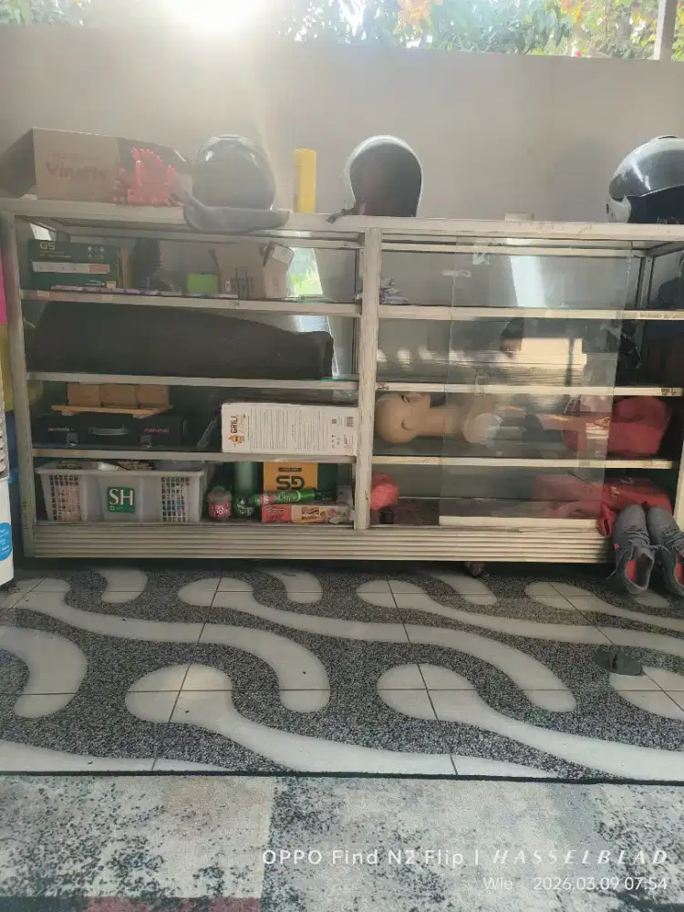 Dijual etalase 2m