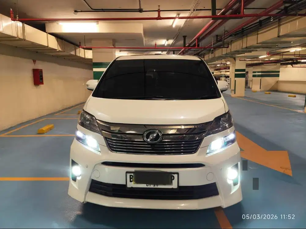 TOYOTA VELLFIRE ZG 2.4 AT BENSIN TAHUN 2014