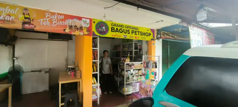 Penjaga Toko Petshop