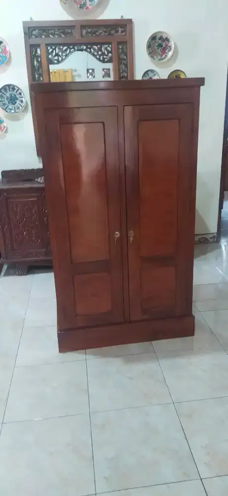 Lemari kayu minimalis