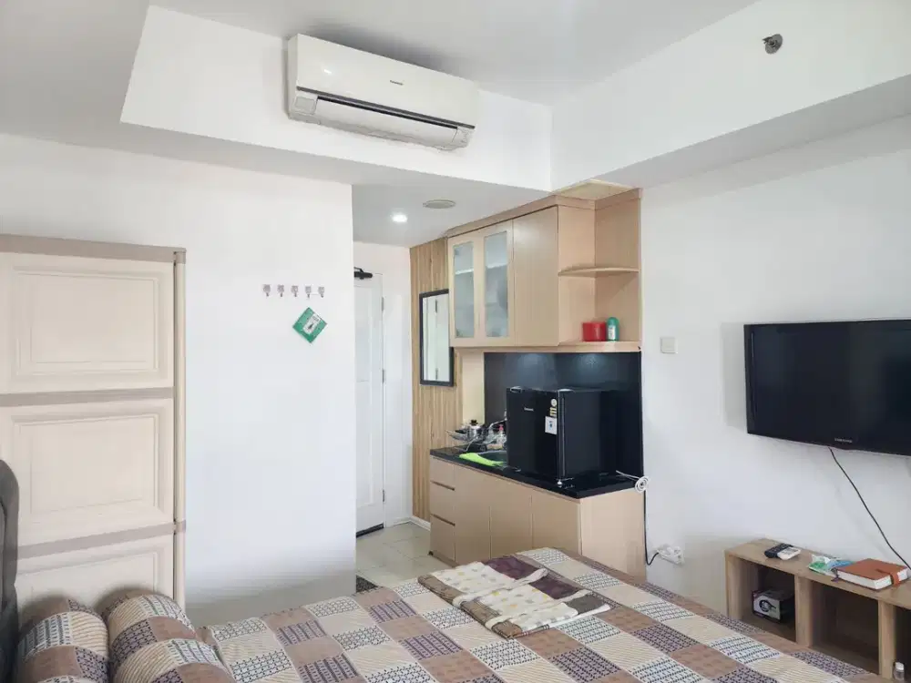 disewa unit apartemen green lake sunter,studio furnished,lantai rendah,view danau sunter,Ac dan waterheater